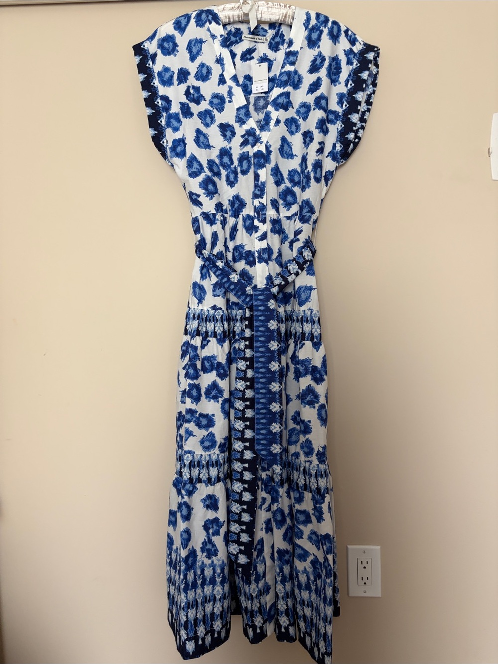 Abercrombie & Fitch White Maxi Dress with Blue Floral Print Size ST